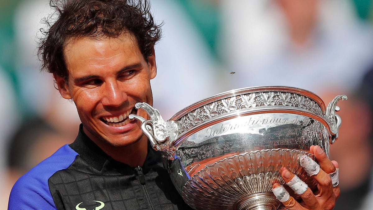 Rafael Nadal with his 2017 French Open trophy. (Photo: AP)
