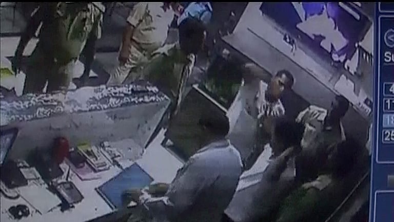 Cop thrashes Hotel Staffs (Photo: ANI Screengrab)