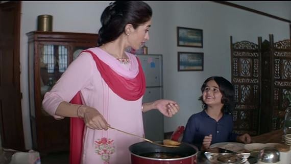 The little boy adds magic to Ramzan through his little acts of kindness. (Photo Courtesy: YouTube/<a href="https://www.youtube.com/watch?v=2_xEv-dx3xk">@Reliance Fresh</a>)