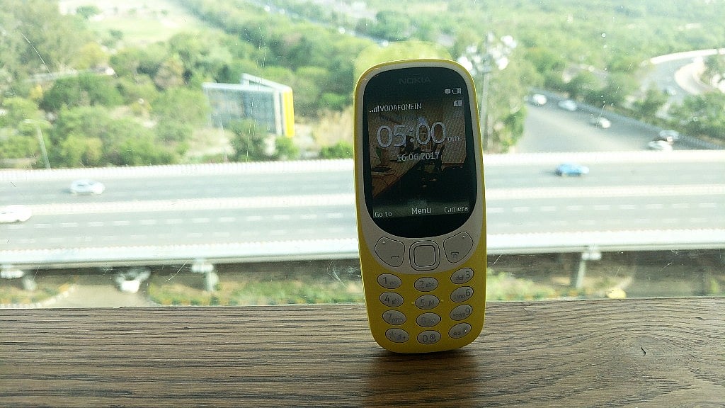 Nokia 3310 is a feature that battles in the smartphone era. 