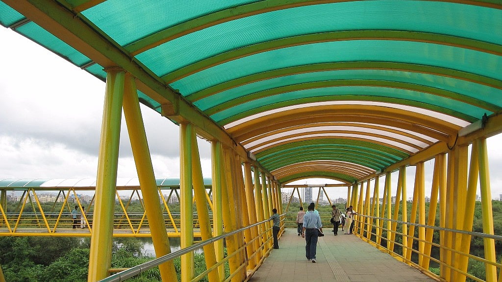 Part of Bandra skywalk to be pulled down. (Photo Courtesy: Wikimedia commons)