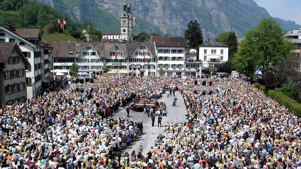 Referendum in Glarus, Switzerland 2006. (Photo Courtesy: Adrian Sulc/<a href="https://commons.wikimedia.org/wiki/File:Landsgemeinde_Glarus_2006.jpg">Wikimedia</a>)