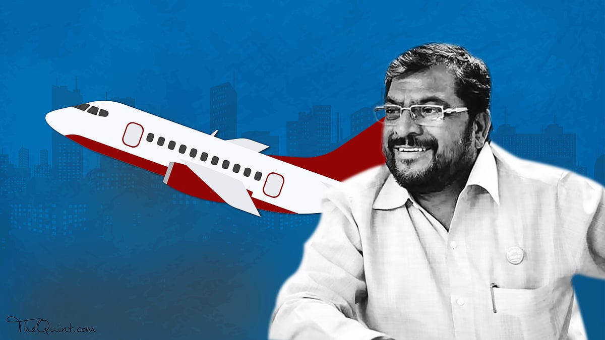 MP Raju Shetti alleges ‘negligence’ by Jet Airways staff as he misses a flight scheduled for Delhi today. (Photo: Rhythum Seth/ <b>The Quint</b>)