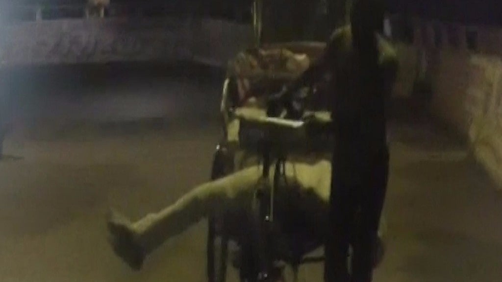 Dead body being carried in open rickshaw Banda, UP.