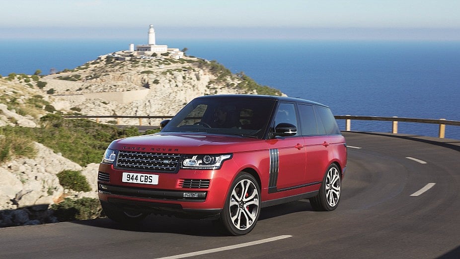 The Range Rover SVAutobiography Dynamic offers power and class. 