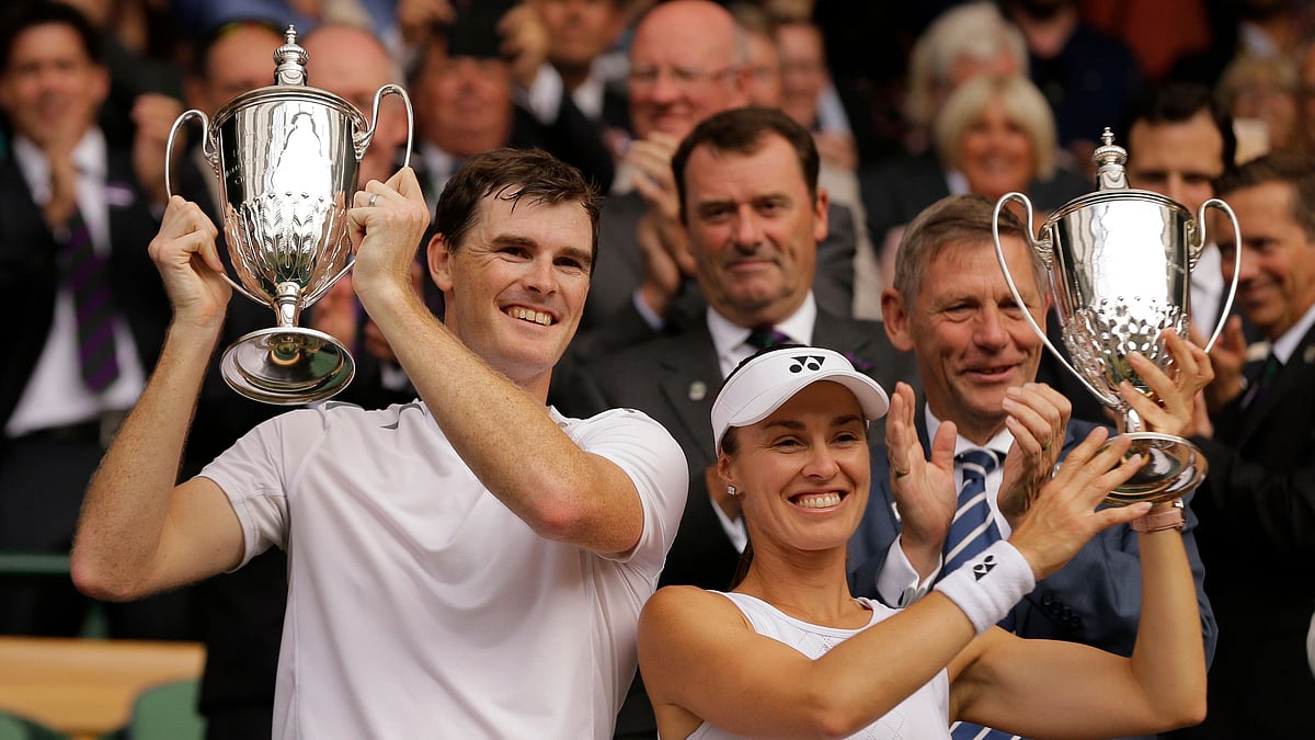 Jamie Murray and Martina Hingis clinched the Wimbledon mixed doubles title.