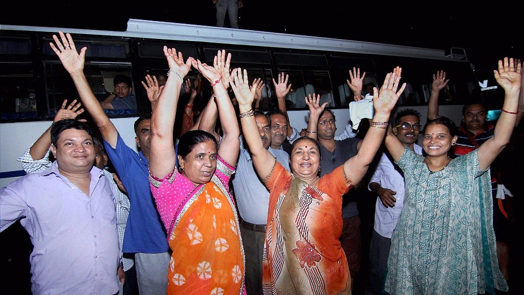 A fresh batch of Amarnath pilgrims leave for the shrine on 11 July, hours after the deadly attack on a bus ferrying pilgrims at Anantnag. (Photo: PTI)