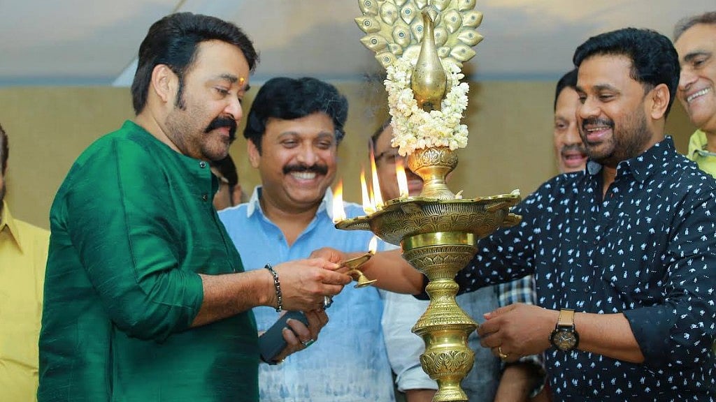 Actor Dileep (R) with Mohanlal (L).&nbsp;