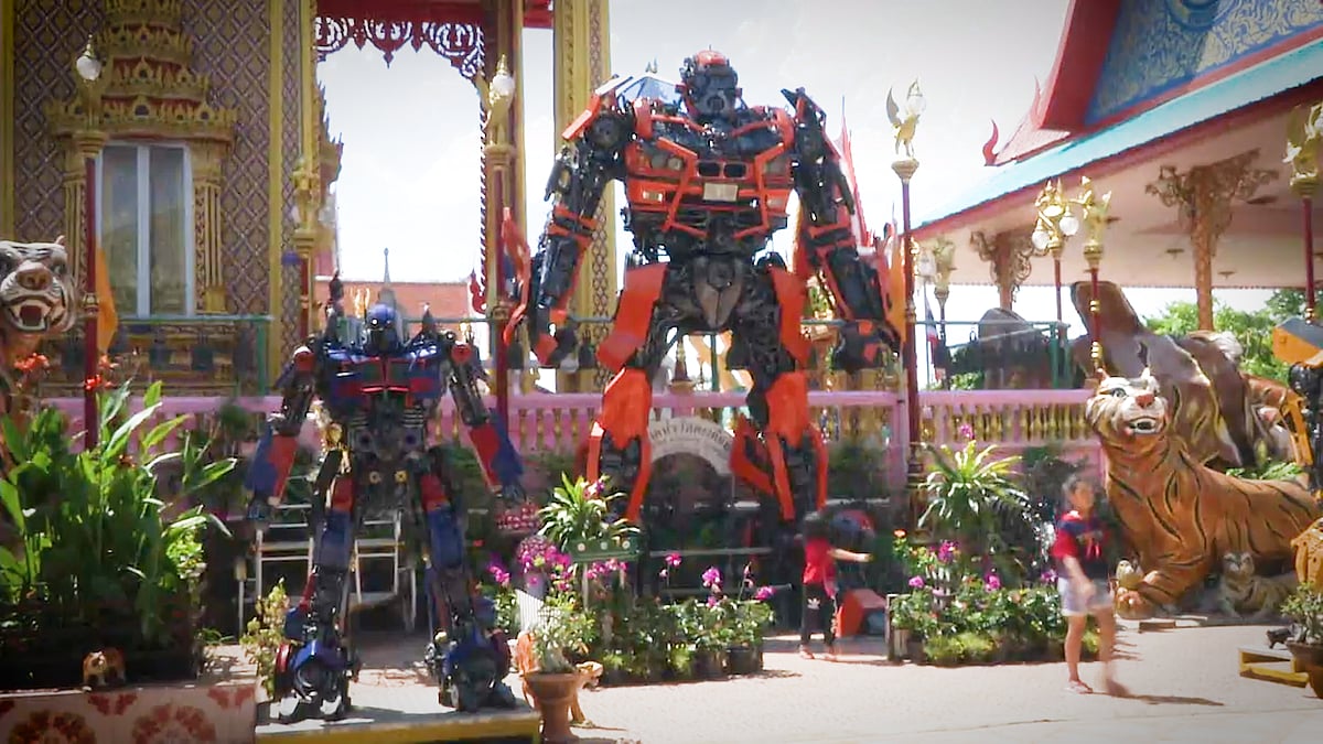 Tranformers at Wat Ta Kien Buddhist temple in Nonthabur. (Photo: Ruptly Screengrab)