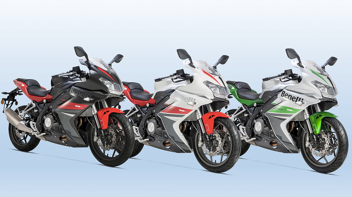 The Benelli 302R is available in three colours – black, white and green. 