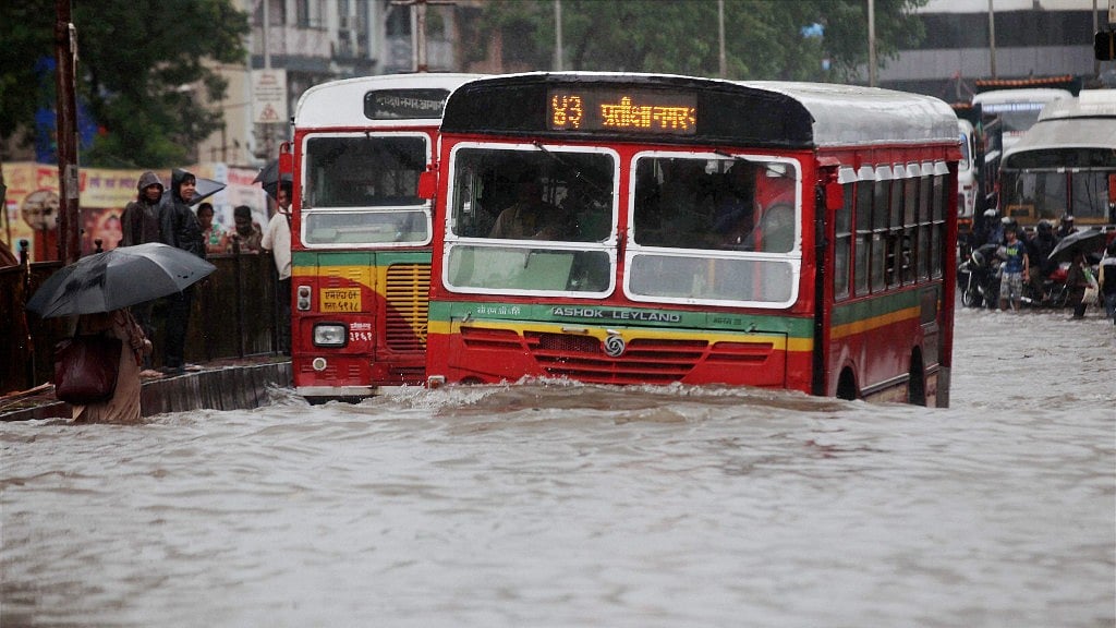 IMD urges Mumbaikars to stay home