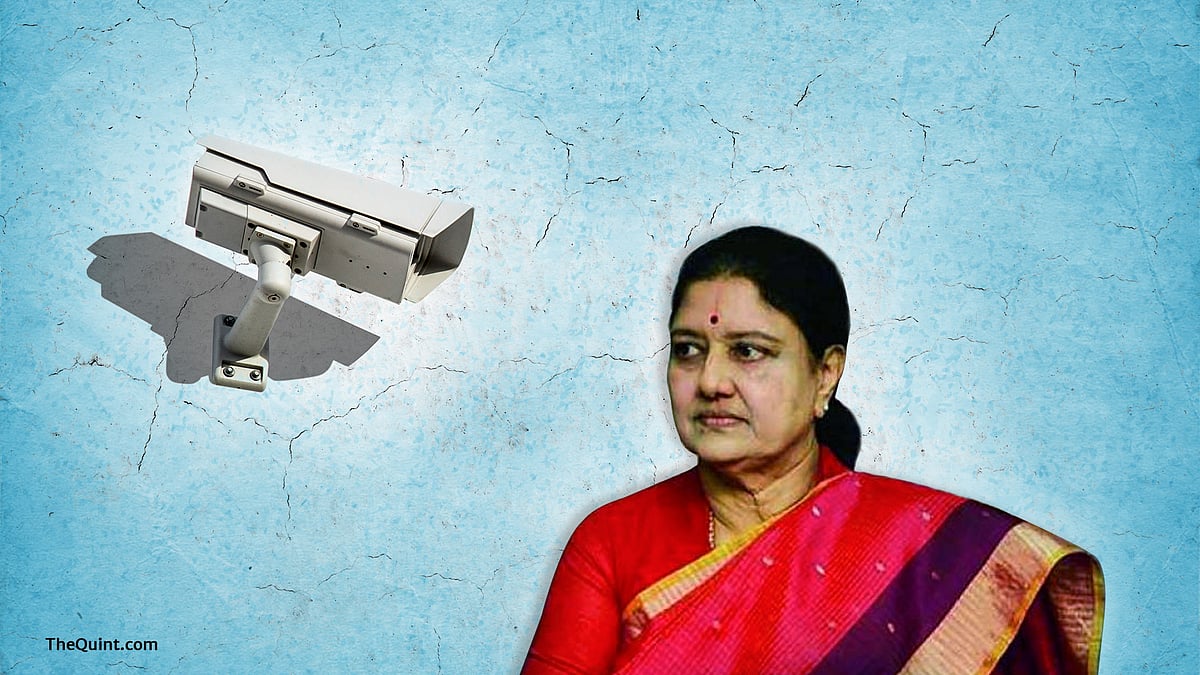 

The footage also shows a male guard escorting Sasikala and Illavarasi into the jail from the main gate.&nbsp;