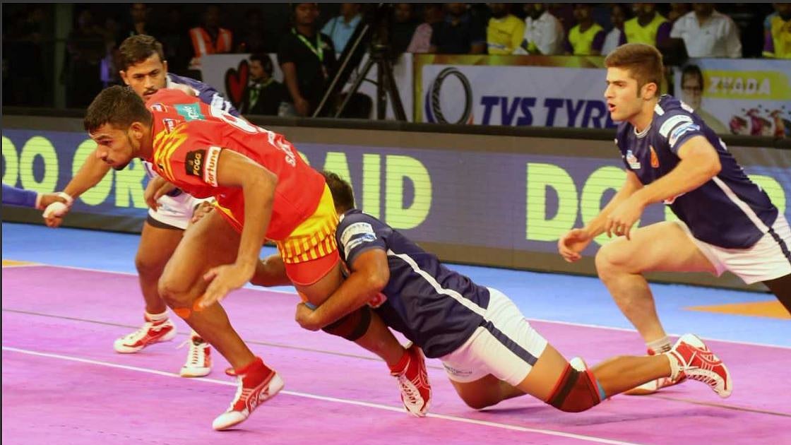 Gujarat Fortune Giants and Dabang Delhi in action.