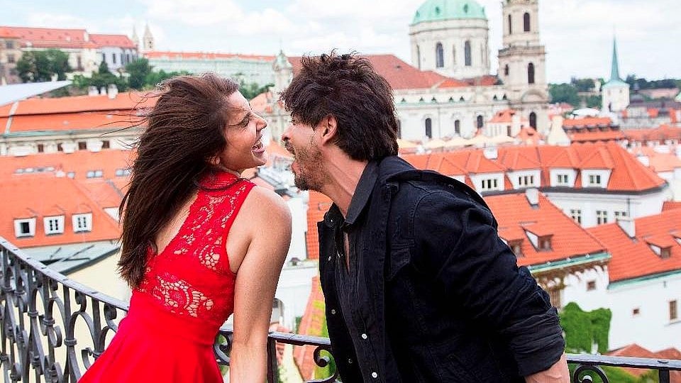 Anushka Sharma and Shah Rukh Khan in <i>Jab Harry Met Sejal.</i>