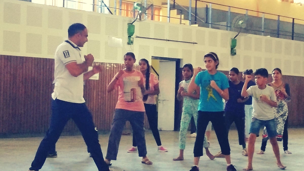 Here are some tips Chandigarh police shared with me (and my batch mates) at a self-defence training programme organised by them.