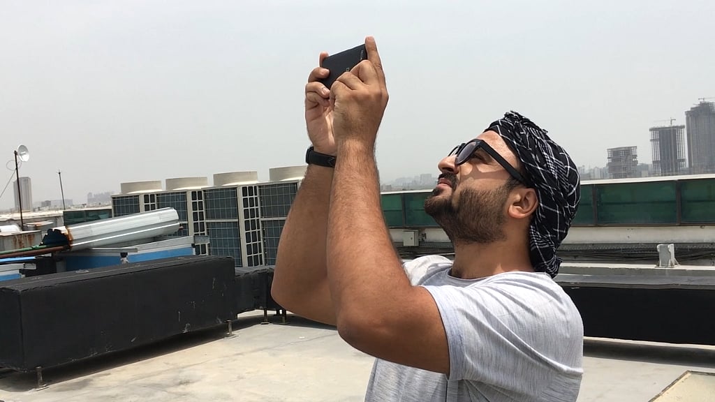 Taking pictures using the OnePlus 5 outdoors in well lit conditions