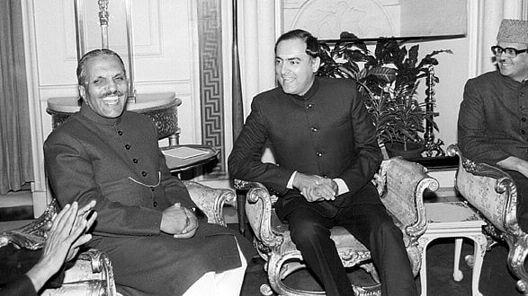 Muhammad Zia-ul-Haq with Rajiv Gandhi on his visit to India.