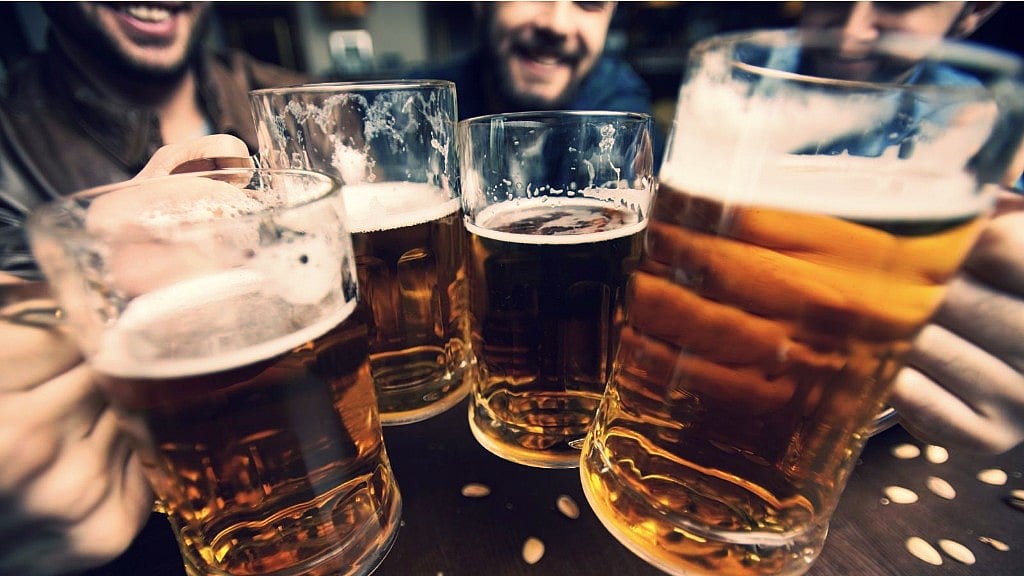 From 1 April, SC had ordered liquor shops and bars close to highways to stop serving alcohol. (Photo: iStock)