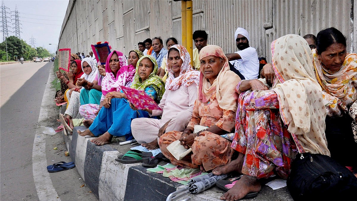 Followers of Gurmeet Ram Rahim Singh gathered at Panchkula ahead of the verdict on the rape case against Gurmeet Ram Rahim Singh.