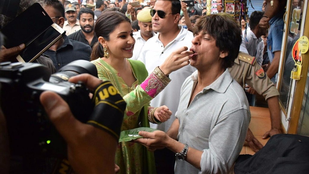 Shah Rukh Khan and Anushka Sharma promote <i>Jab Harry Met Sejal</i> in Varanasi. 