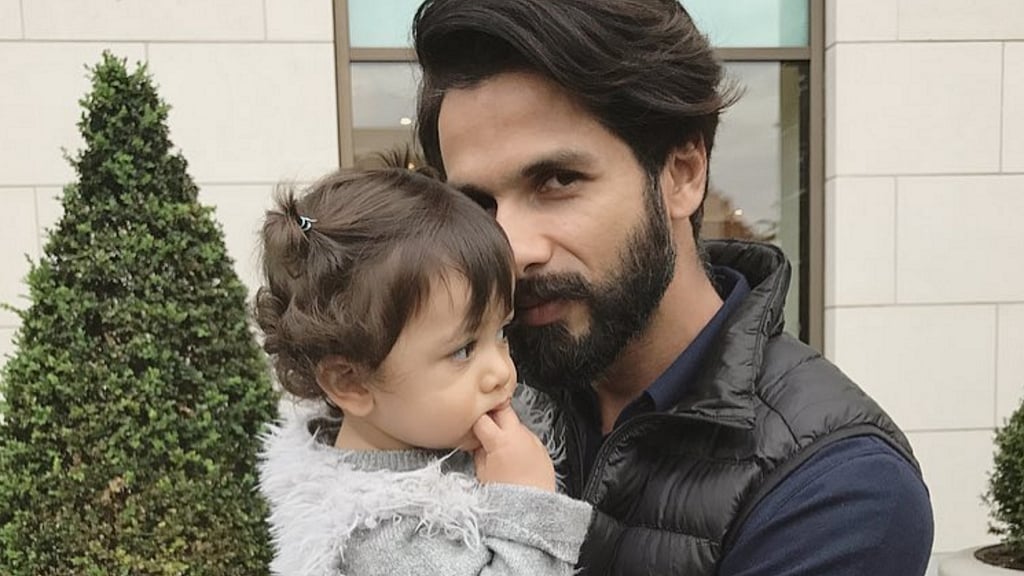 Shahid Kapoor poses for the camera with Misha. 