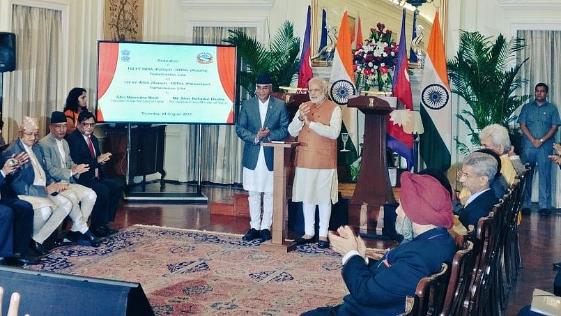 The two leaders jointly inaugurate the Kataiya-Kusaha & Raxaul-Parwanipur cross border transmission lines.