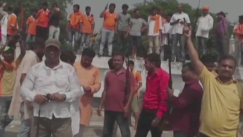 The people can be heard chanting “Vande Mataram”.
