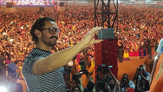 Aamir Khan kicks off promotions for <i>Secret Superstar </i>from Vadodara with much Navaratri cheer. 