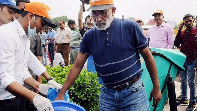 The volunteers frantically went about “arranging” some garbage for Kannanthanam.