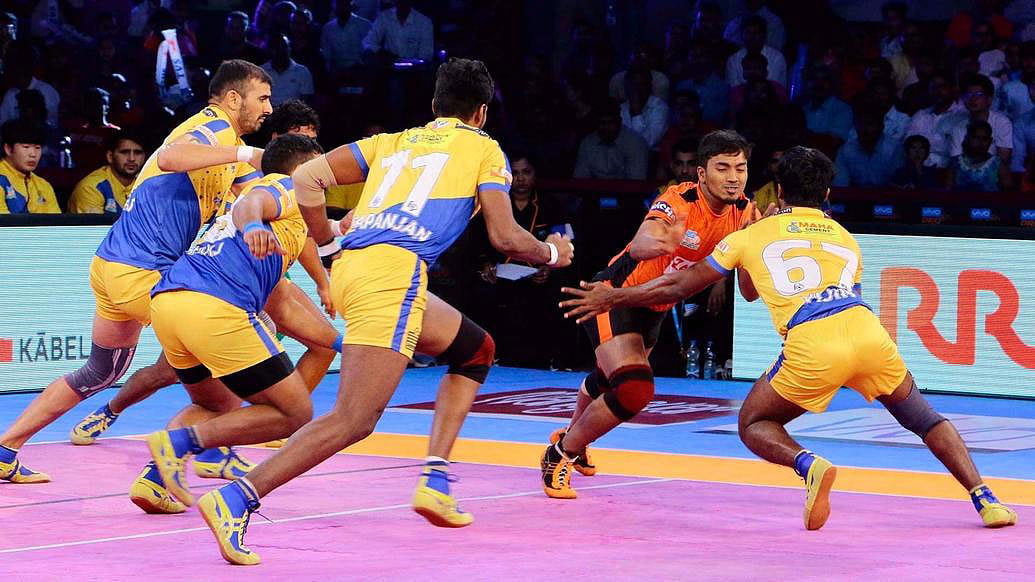 Tamil Thalaivas and U Mumba players in action. 