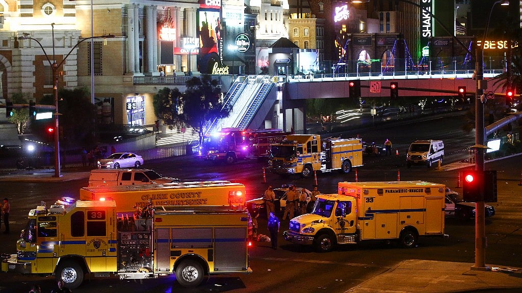 Las Vegas police respond during an active shooter situation on the Las Vegas Strip 