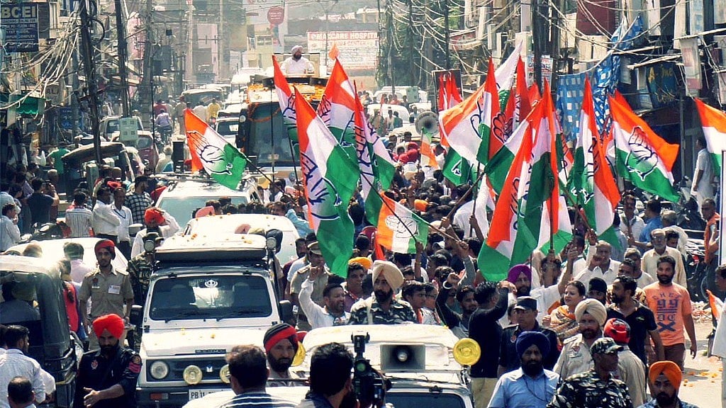 Punjab Chief Minister Captain Amarinder Singh during a roadshow for PPCC President and Gurdaspur bypoll candidate Sunil Jakhar in Gurdaspur on Monday, 9 October.
