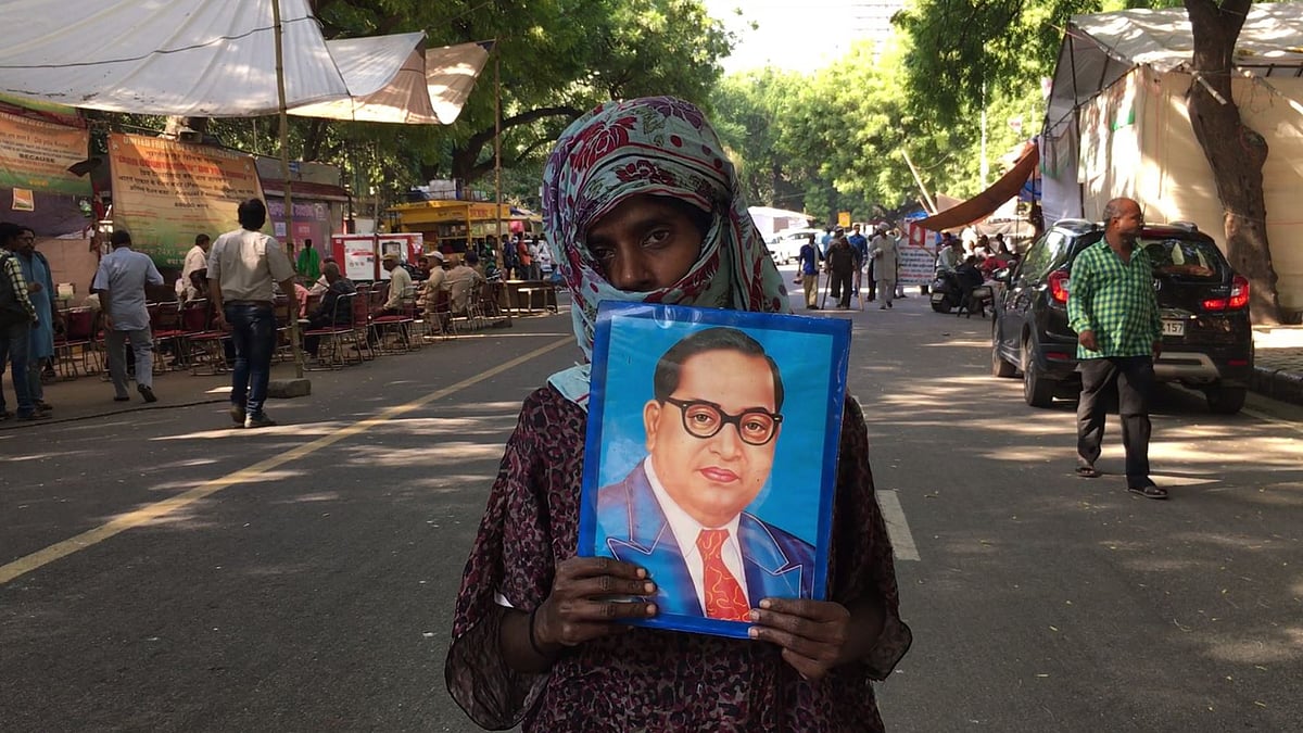 Protesters at New Delhi’s Jantar Mantar are miffed at the NGT’s order. (Photo Courtesy<b>: </b>Anthony Rozario/<b>The Quint</b>)