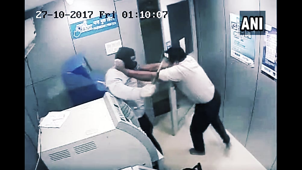 A guard at a Bank of Maharashtra ATM in Goa, Panaji, was hit on the head by a robber multiple times.