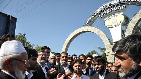The state’s Bar Association was asked by the apex court to help in finding amicable solution to the protests and stone-pelting.