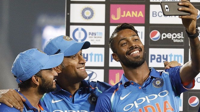 Hardik Pandya takes a selfie with MS Dhoni and Kedar Jadhav.