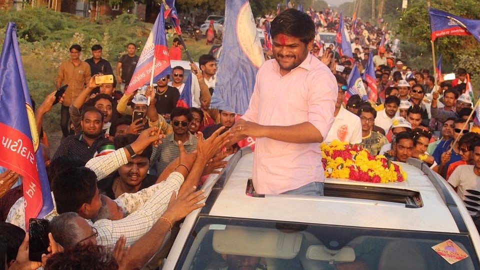 Hardik Patel at one of his roadshows. <i>(Photo Courtesy: Facebook/<a href="https://www.facebook.com/HardikPatel.Official/photos/pcb.1986085804999455/1986076118333757/?type=3&theater">Hardik Patel</a>)</i>
