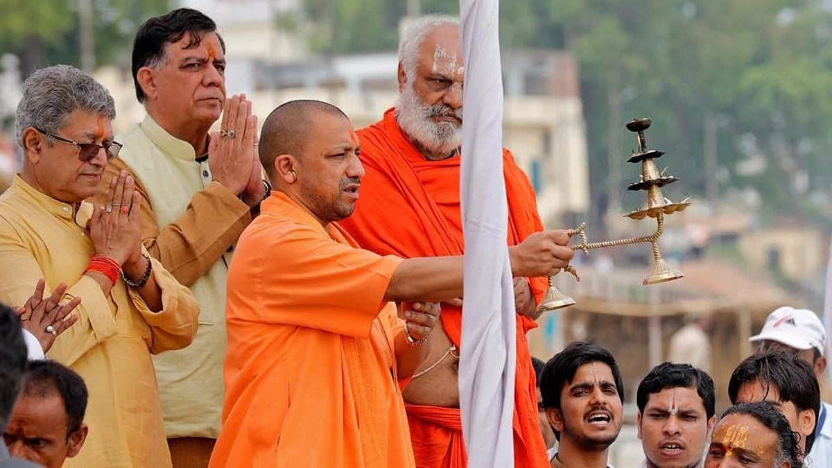 Yogi Adityanath conducting the <i>aarti </i>by the Sarayu river.