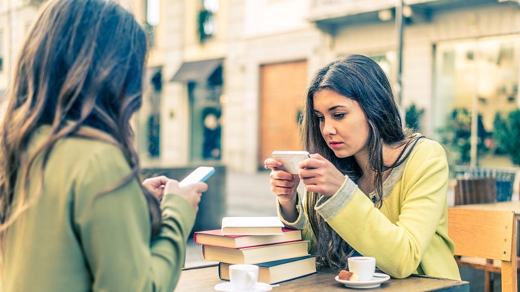 Social media addiction is gripping youngsters like nothing else. 