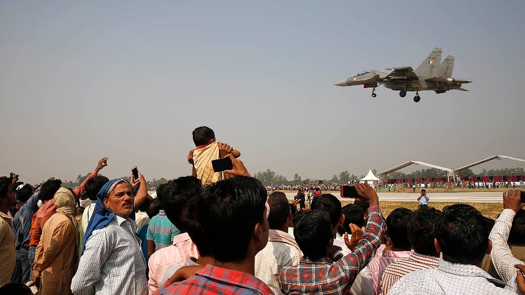 An IAF aircraft lands on the Agra-Lucknow Expressway on Tuesday, 24 October.&nbsp;