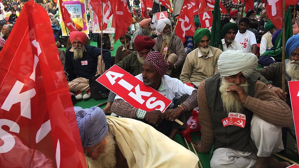 Thousands of farmers collected at Sansad Marg in New Delhi under the banner of All India Kisan Sangharsh Coordination Committee.