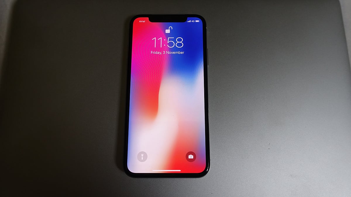 Apple iPhone X gets a 5.8-inch Super AMOLED display.&nbsp;