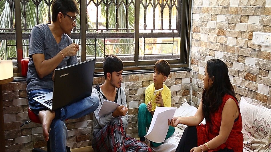 Shahen and Shahaan Pardiwala discuss their blog with parents.