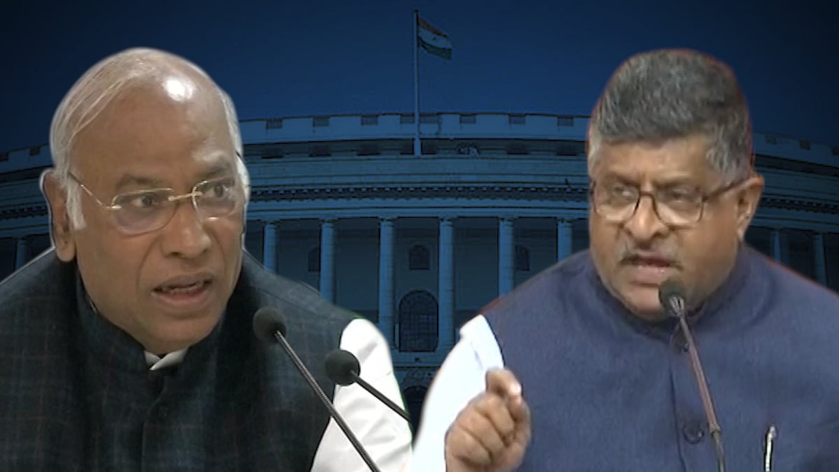 Senior Congress leader Mallikarjun Kharge (L) and Union Law Minister & BJP leader Ravi Shankar Prasad (R)