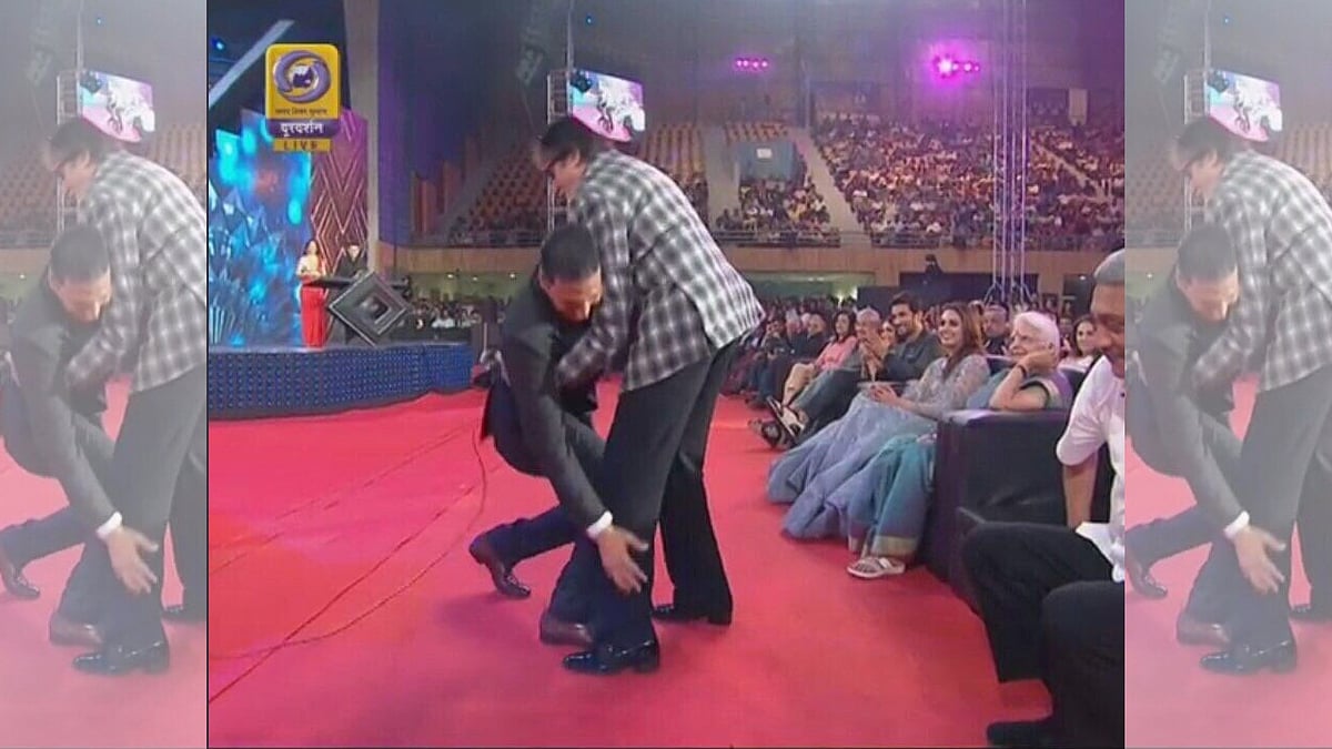 Amitabh Bachchan and Akshay Kumar at IFFI 2017.
