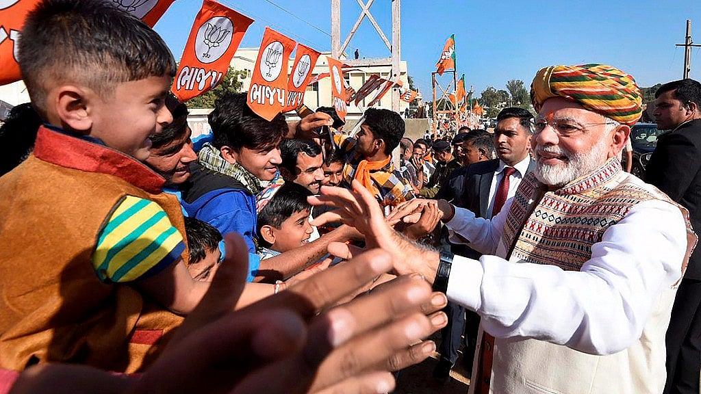 Modi addressing the people of Gujarat