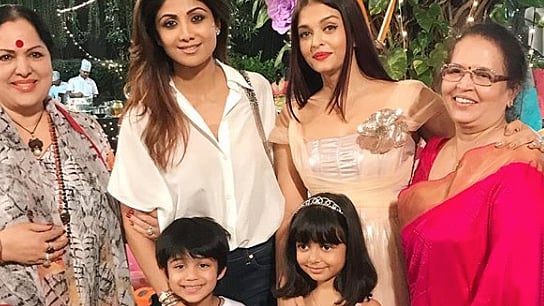 Shilpa Shetty and Aishwarya Rai Bachchan with their kids and mothers. 