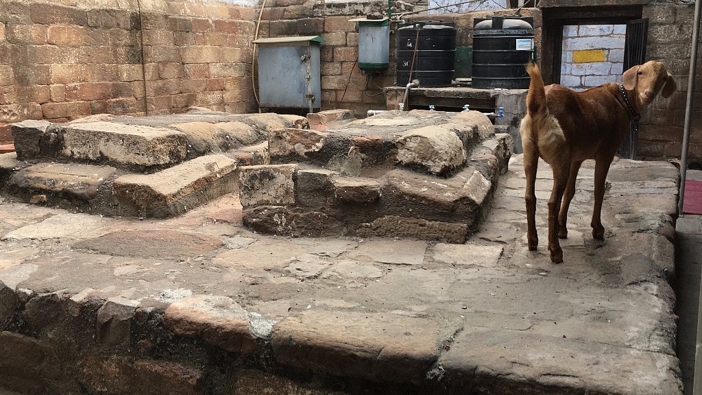 The desolate tomb of Sultan Raziya.