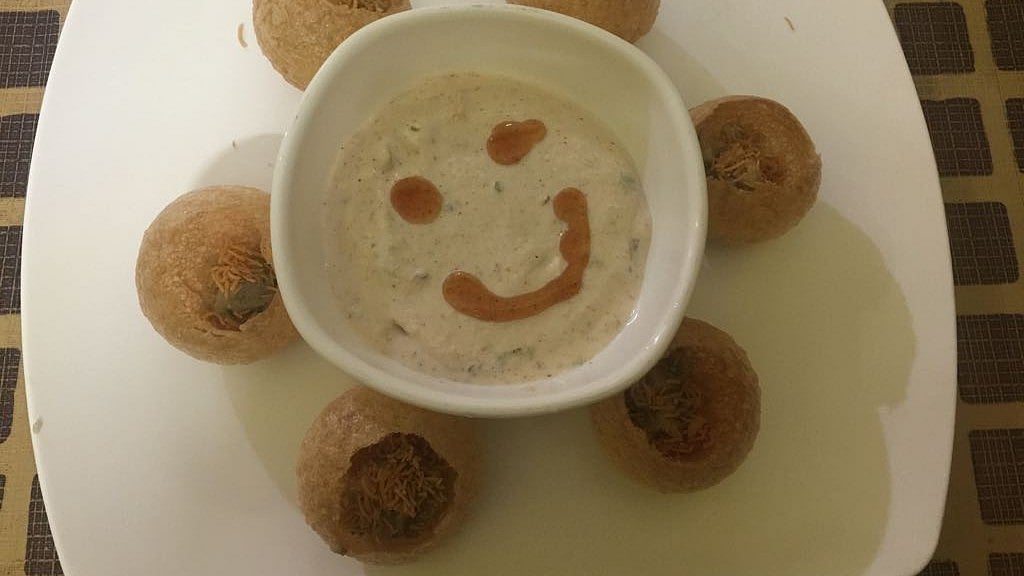 The Phuchka Parlour, started by a 22-year-old entrepreneur Ishita Roy, has given a new twist to our beloved phuchkas.