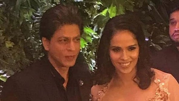 Shah Rukh Khan and Saina Nehwal at Virat-Anushka’s Mumbai reception.&nbsp;